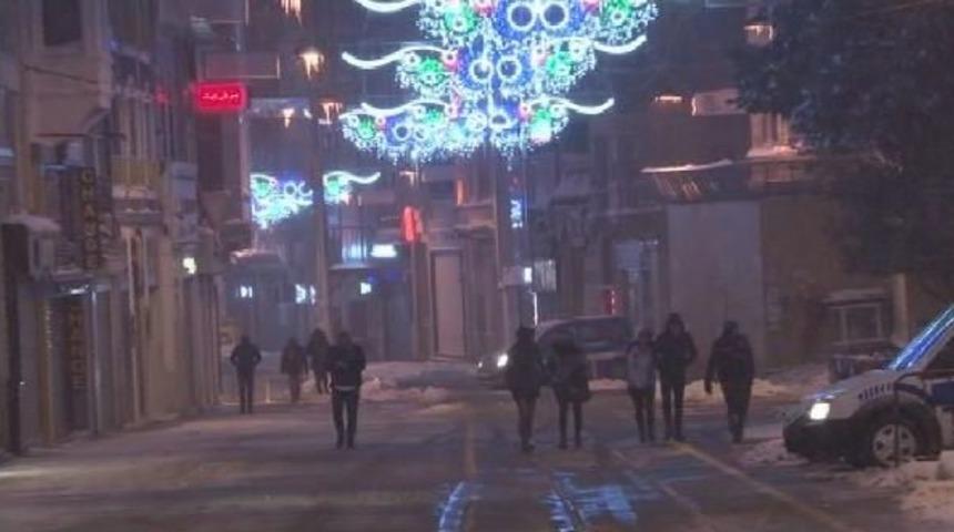 İstanbul'da Kar Yağışı Bu Gece De Etkili Oldu