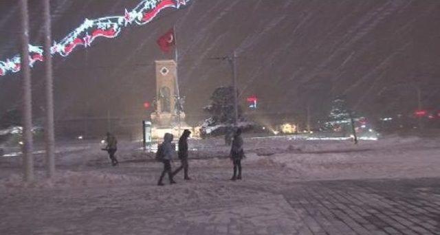İstanbul da Kar Yağışı Bu Gece De Etkili Oldu 1