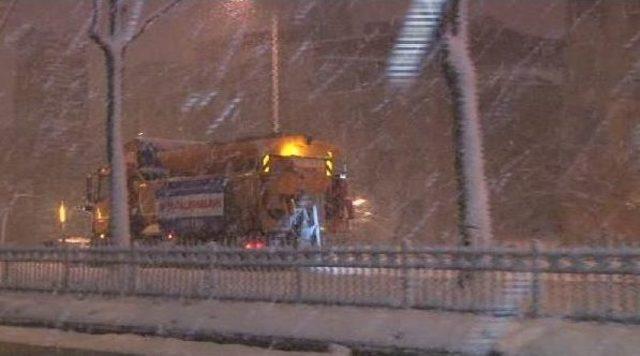 İstanbul'da Kar Yağışı Bu Gece De Etkili Oldu