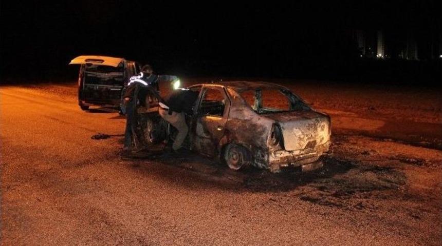 Adana&rsquo;da Taksiciyi D&ouml;v&uuml;p, Daha Sonra Aracını Yaktılar