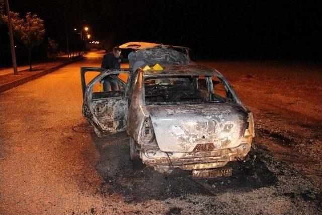 Adana’da Taksiciyi Dövüp, Daha Sonra Aracını Yaktılar