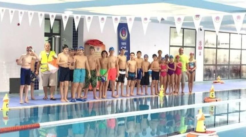 Adana&rsquo;da Havuzda Oryantiring Yarışması