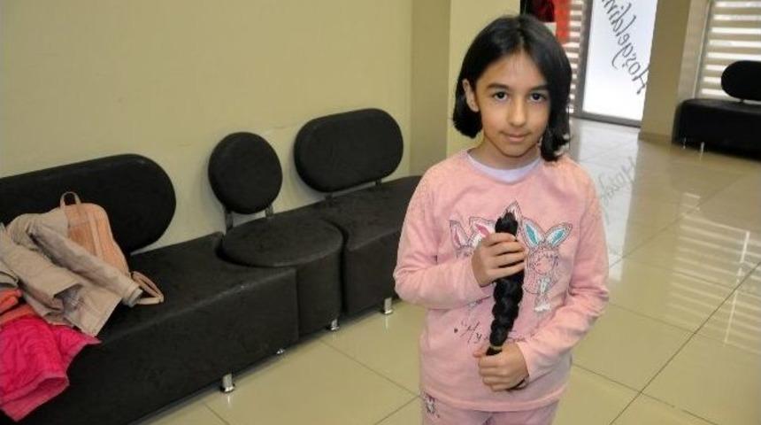 (&ouml;zel Haber) 9 Yaşındaki Kız Sa&ccedil;larını Kanser Hastalarına Bağışladı