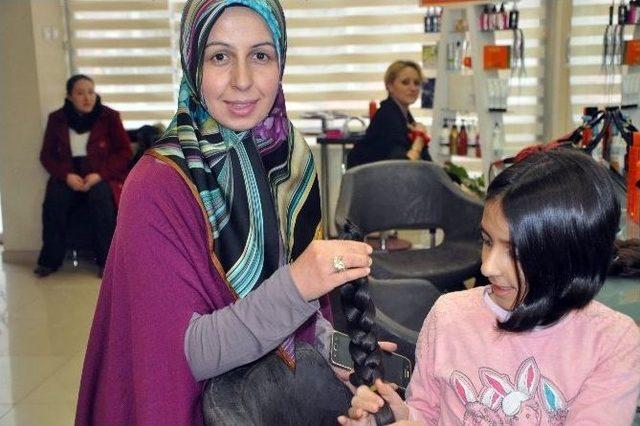 (&ouml;zel Haber) 9 Yaşındaki Kız Sa&ccedil;larını Kanser Hastalarına Bağışladı 1