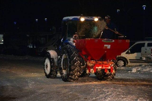 Lapseki’de Kar Temizleme Çalışmaları