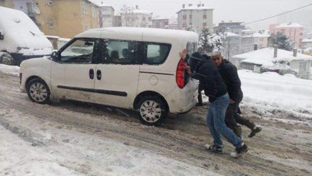 Sürücülerin Buzla Yolla Imtihanı