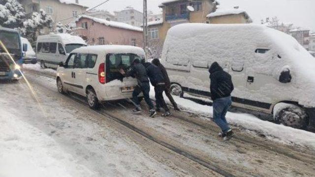 Sürücülerin Buzla Yolla Imtihanı