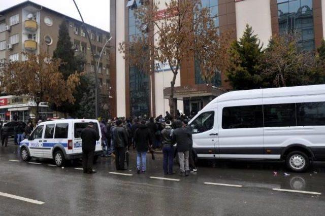 Gaziantep'te, Suriyelilerin Geçici Ikamet Izdihamı