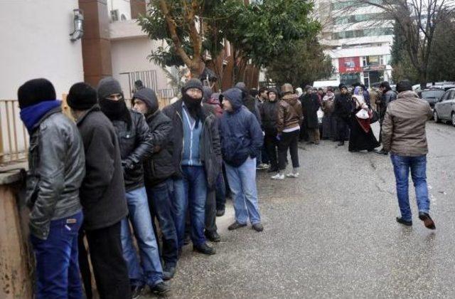 Gaziantep'te, Suriyelilerin Geçici Ikamet Izdihamı