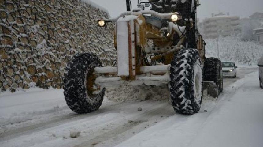Bursa&rsquo;Da Kardan Kapanan 149 Mahalle Yolu A&ccedil;ıldı, Deniz Ulaşımı Aksıyor