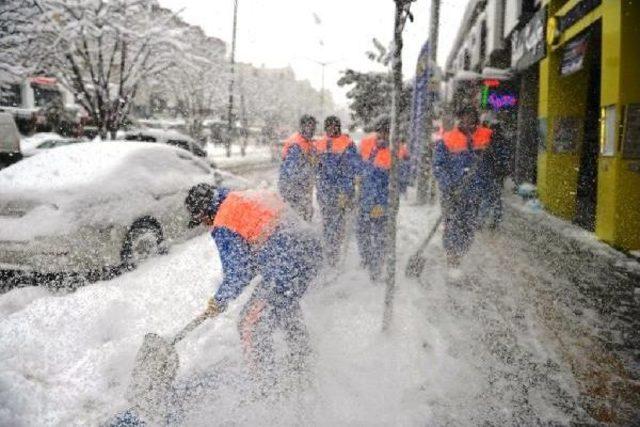 Bursa’Da Kardan Kapanan 149 Mahalle Yolu Açıldı, Deniz Ulaşımı Aksıyor