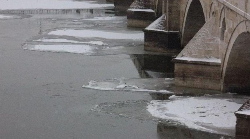 Tunca Nehri Akmıyor, Meri&ccedil; Kısmen Buz Tuttu