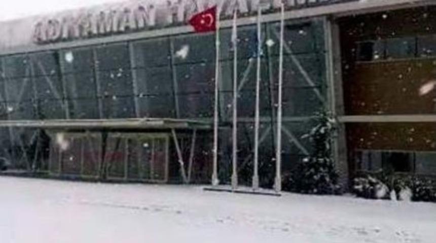 Kar Nedeniyle U&ccedil;ak Seferleri İptal Edildi