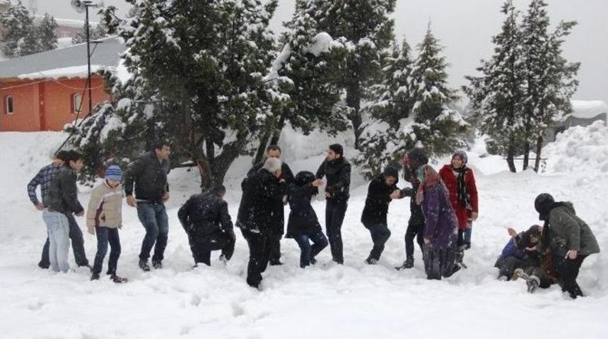 Kızıldağ Yaylası&rsquo;nda Kar Keyfi