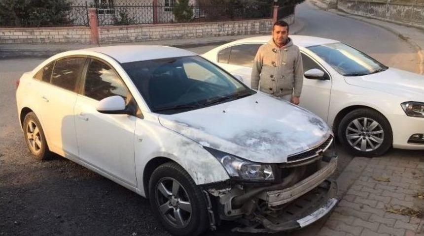 Hırsızlar Park Halindeki Aracın Tamponunu &Ccedil;aldı