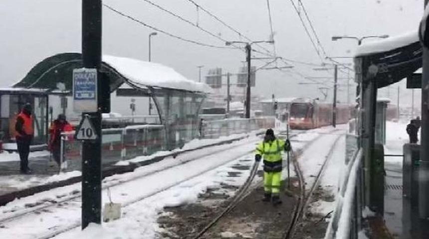 Kar Tramvay Seferlerinde Aksamalara Neden Oluyor
