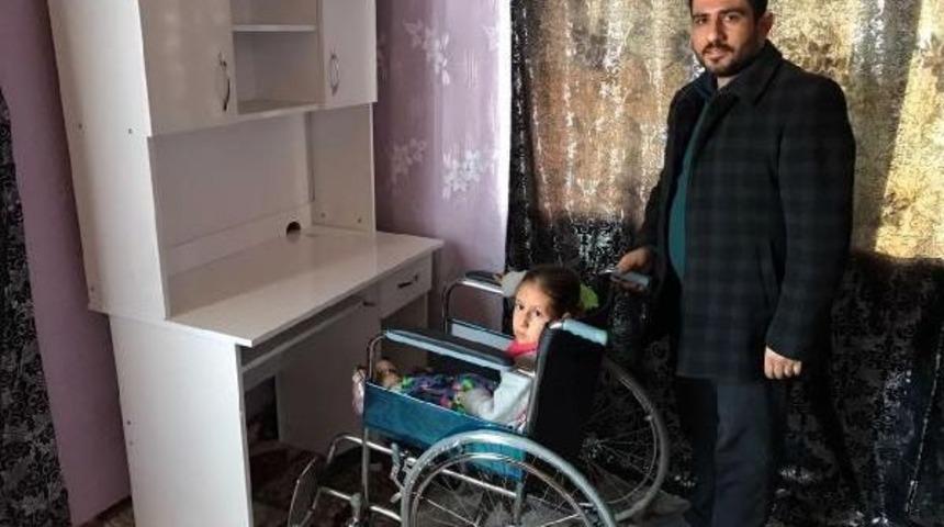 Minik Zeynep'e Tekerlekli Sandelye