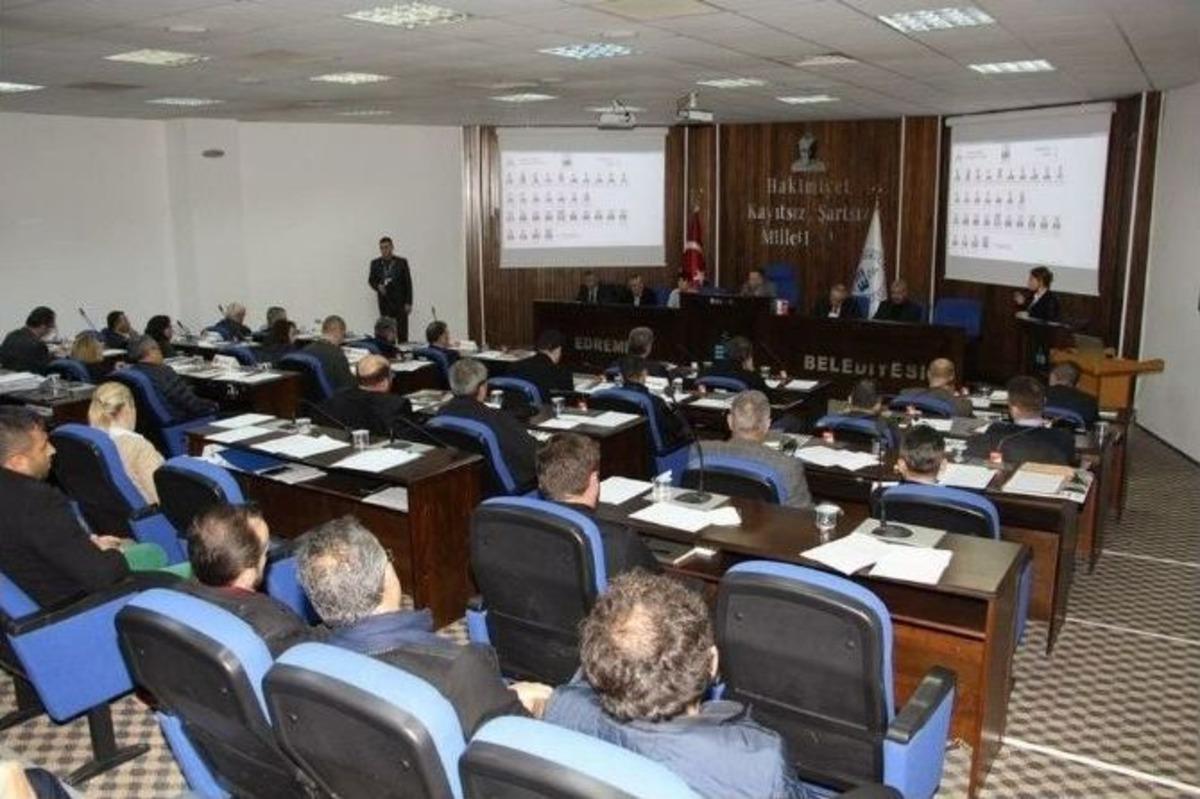 Edremit&rsquo;te Hizmet Tartışması Kızıştı