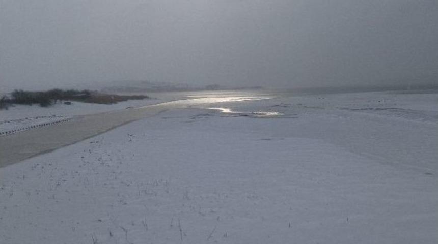 B&uuml;y&uuml;k&ccedil;ekmece G&ouml;l&uuml; Dondu