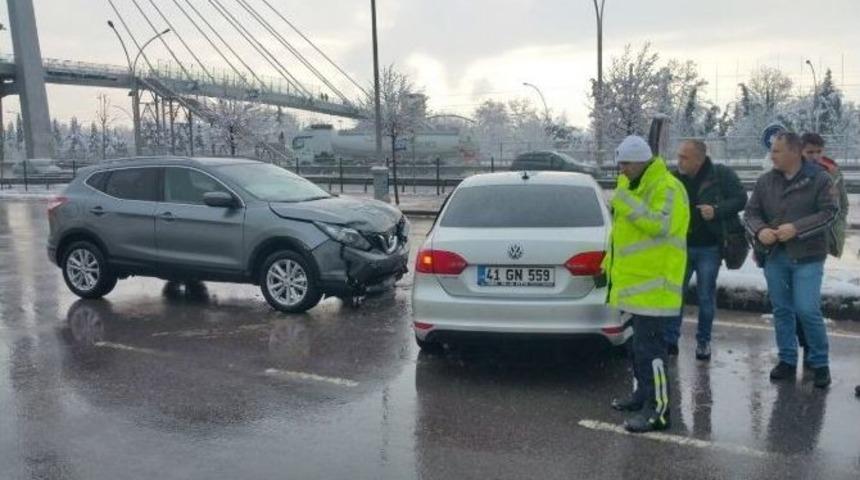 Kocaeli&rsquo;de Trafik Kazası: 1 Yaralı