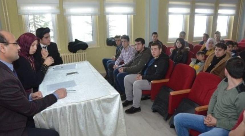 İl Milli Eğitim M&uuml;d&uuml;r&uuml; Durmuş, İl &Ouml;ğrenci Meclisi Başkanı Ve &Uuml;yeleriyle Bir Araya Geldi