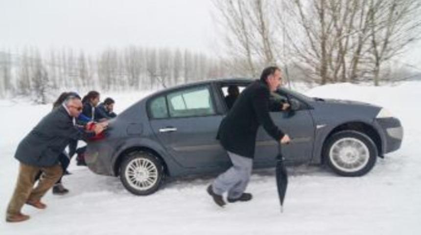 Ovacık&rsquo;ta Yollar Buz Pistine D&ouml;nd&uuml;