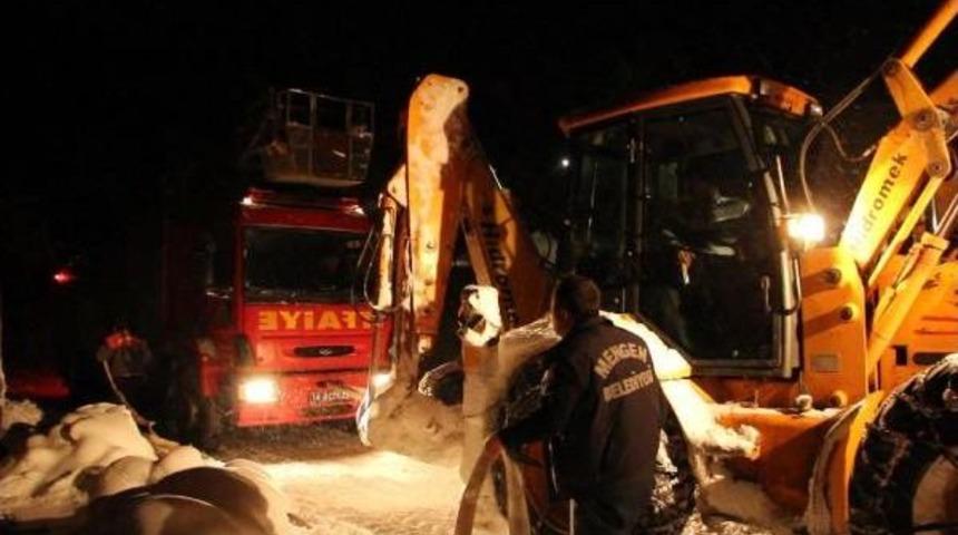 İtfaiye Kara Saplandı, 6 Konaklama &Ccedil;adırı K&uuml;l Oldu