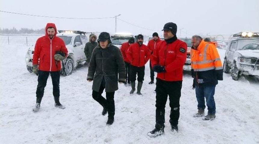 B&uuml;y&uuml;k&ccedil;ekmece Off - Road Grubu Y&uuml;zlerce Kişiyi Kurtardı