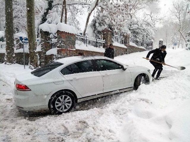 Beykoz Riva Yolunda Araçlar Mahsur Kaldı