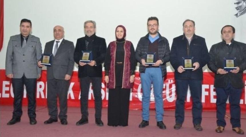 Bilecik&rsquo;te Okullara Katkı Sağlayan İş Adamlarına Plaket Takdimi