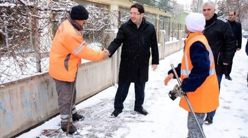 Kriz Masası Oluşturan Belediye Kar&rsquo;la M&uuml;cadelede Tam Not Aldı