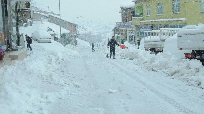 &Ccedil;elikhan&rsquo;da 17 K&ouml;y Yolu Ulaşıma Kapandı