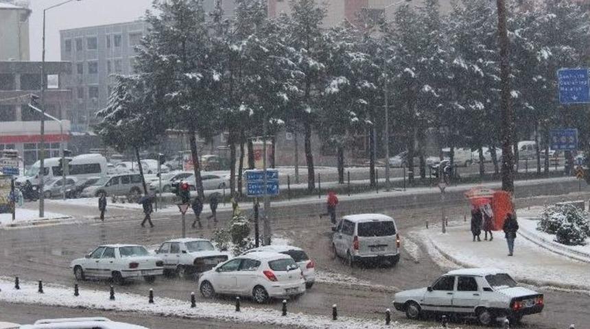 Kar Yağışı Hayatı Olumsuz Etkiliyor