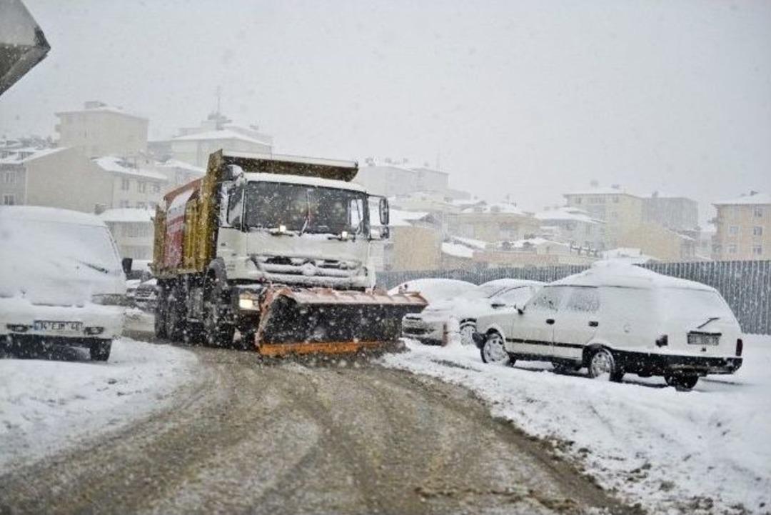85 Yaşındaki Besra Nine&rsquo;yi Hastaneye G&ouml;t&uuml;rmek İ&ccedil;in Karla M&uuml;cadele