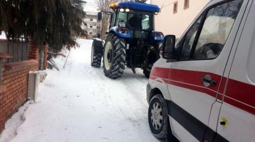 (özel Haber) Mahsur Kalan Ambulansın İmdadına Belediye Ekipleri Yetişti