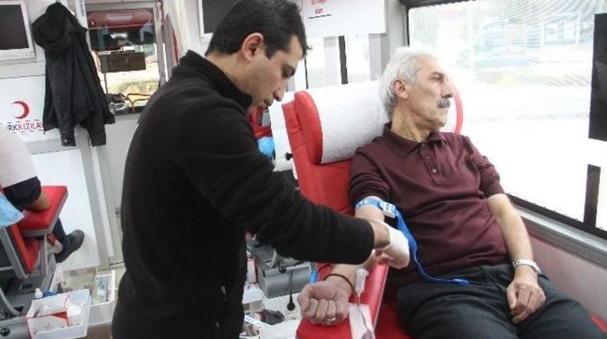 Elazığ&rsquo;da 5 G&uuml;nde 500 &Uuml;nite Kan Toplandı