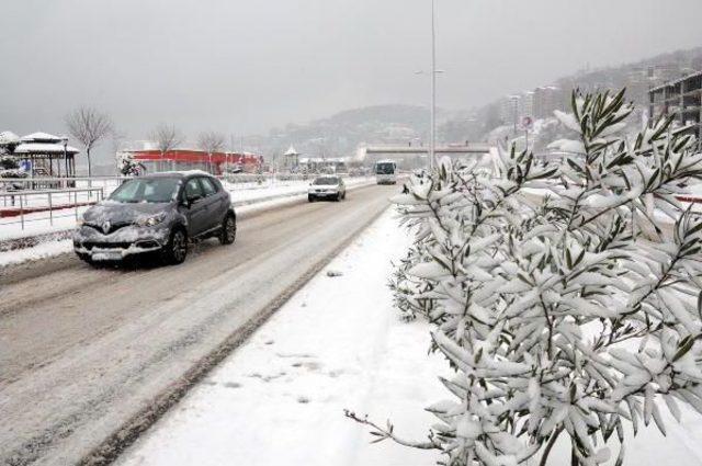 Zonguldak'ta 72 Köy Yolu Ulaşıma Kapandı