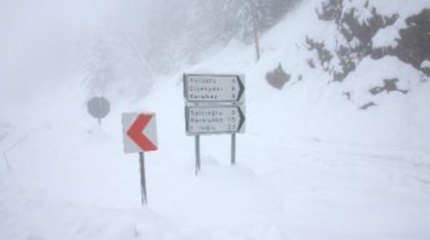 İnebolu&rsquo;da 75 K&ouml;y Yolu Ulaşıma Kapandı