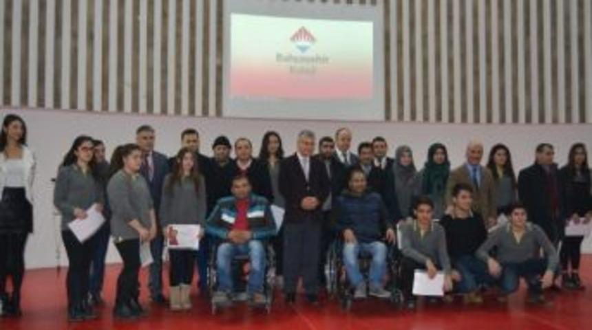 &Ouml;ğrencilerden Engellilere Tekerlekli Sandalye