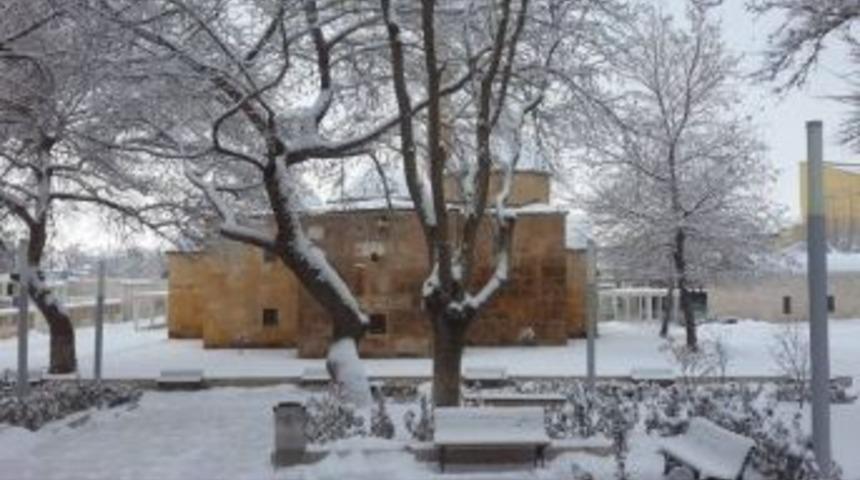 Kar Nedeni İle Kapanan 117 K&ouml;y Yolunda A&ccedil;ma &Ccedil;alışmaları S&uuml;r&uuml;yor