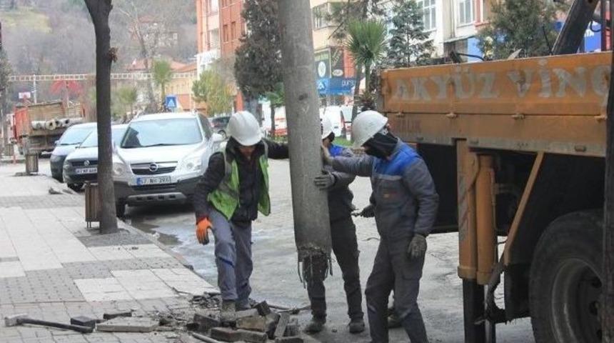 Devrek Belediyesi Beton Direkleri S&ouml;k&uuml;yor
