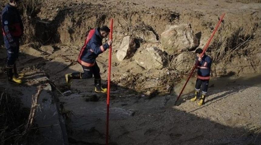 Selde Kaybolan 2 Kişiyi Arama &Ccedil;alışmaları S&uuml;r&uuml;yor