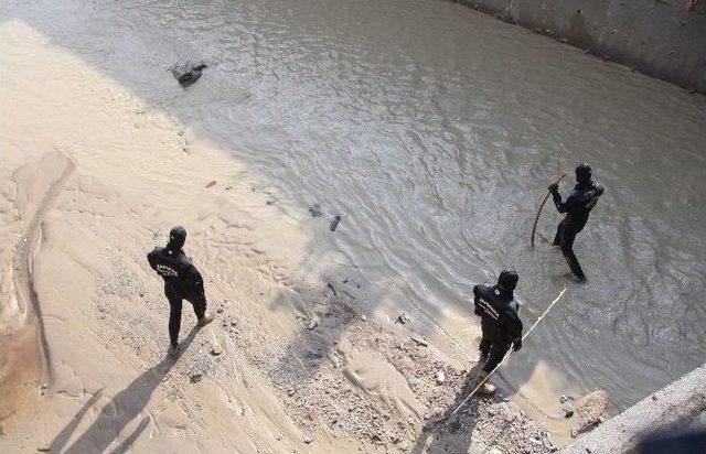 Selde Kaybolan 2 Kişiyi Arama &Ccedil;alışmaları S&uuml;r&uuml;yor 3