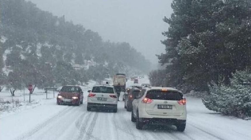 &Ccedil;eşme'de Kar Sevinci (2)