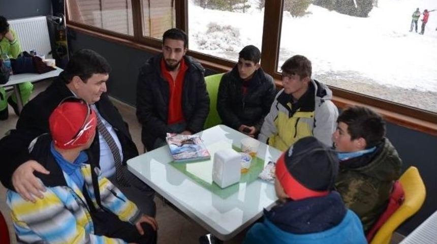 Ergan Dağı Kayak Merkezi Kayakseverlerin Akınına Uğruyor