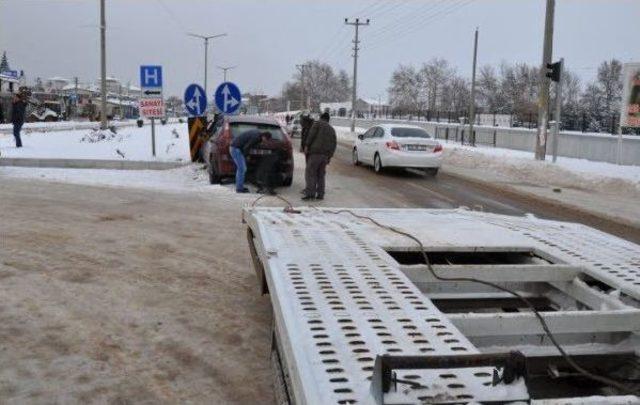 Simav’da Maddi Hasarlı Trafik Kazası