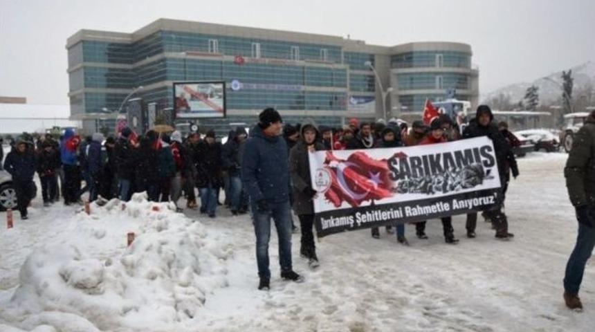 Sarıkamış Şehitleri İ&ccedil;in Y&uuml;r&uuml;d&uuml;ler