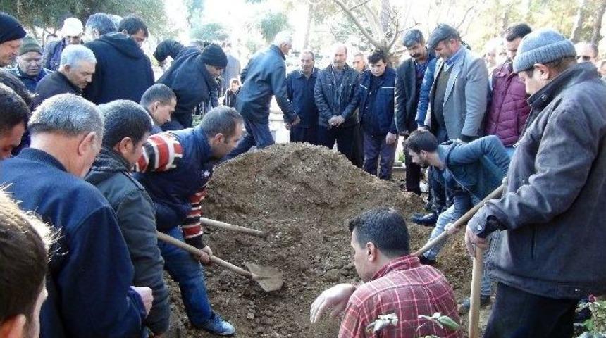Kartal Adliyesi&rsquo;nde İntihar Eden Polis Memuru Toprağa Verildi