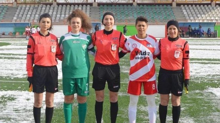 G&ouml;lbaşı&rsquo;nda Kadınlardan Gol Yağmuru: 18-0