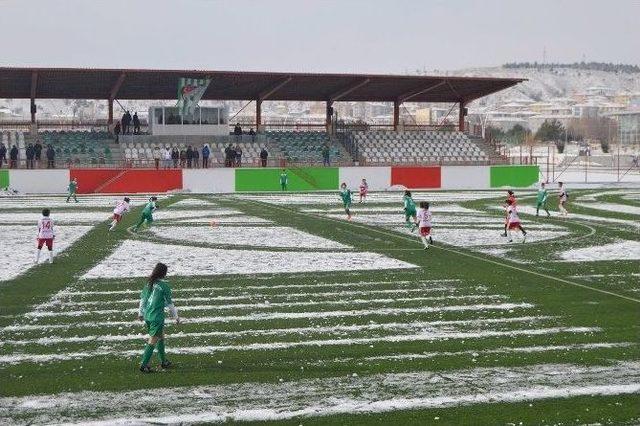 Gölbaşı’nda Kadınlardan Gol Yağmuru: 18-0